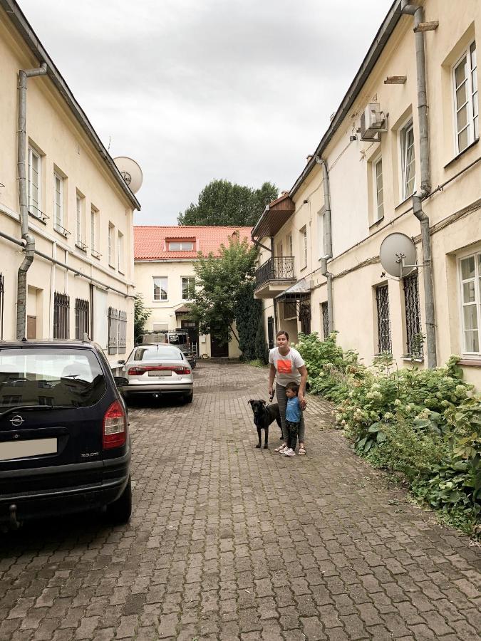 Old Town Home Of Evil Dog Vilnius Exterior photo